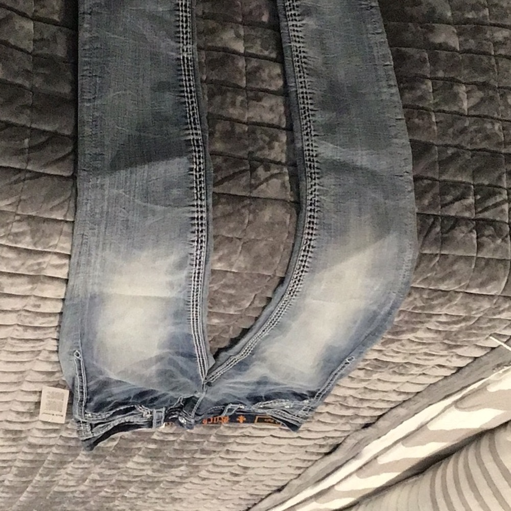 NWT rock revival mid rise ankle skinny 26x 29 jeans. Non smoking home.